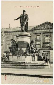 Statue de Louis XV à Reims